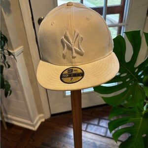 New Era 59FIFTY Off-White Cap